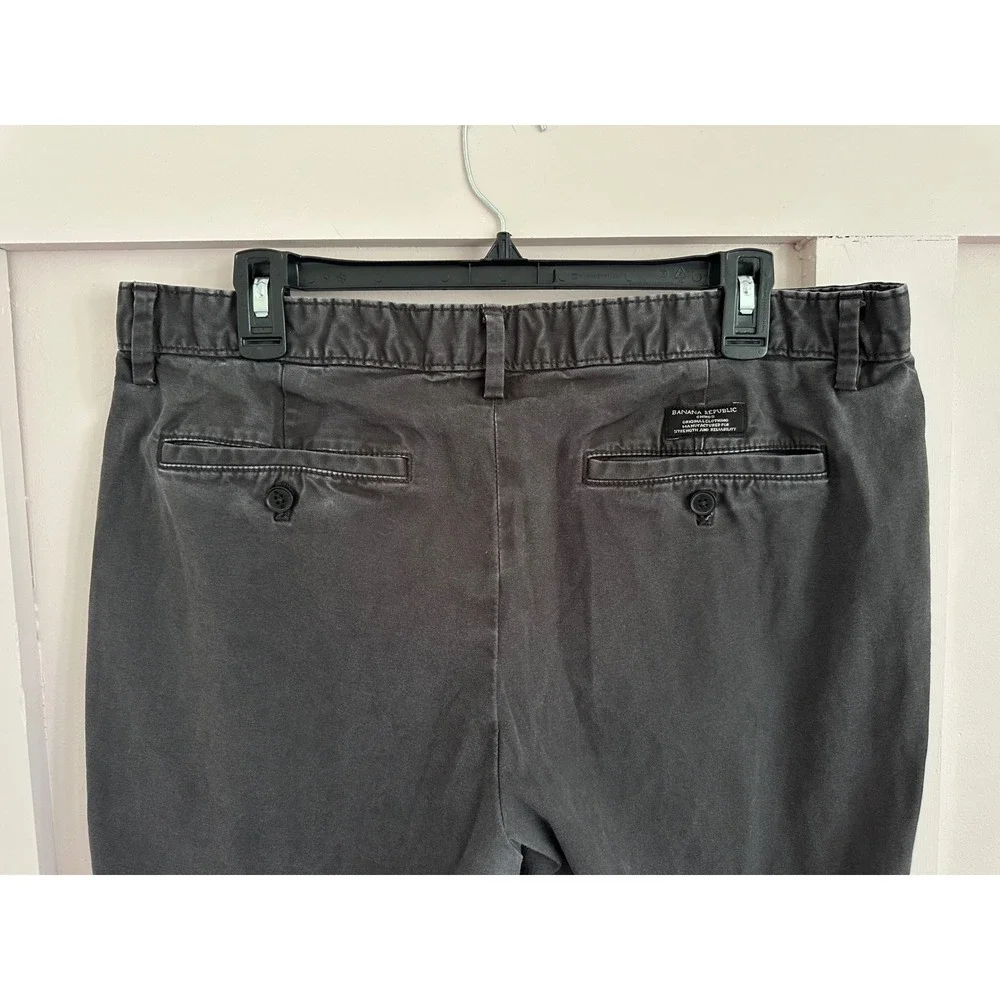 Banana Republic Athletic Fit Chino Pants Mens 35x32 Charcoal Gray Tapered Leg